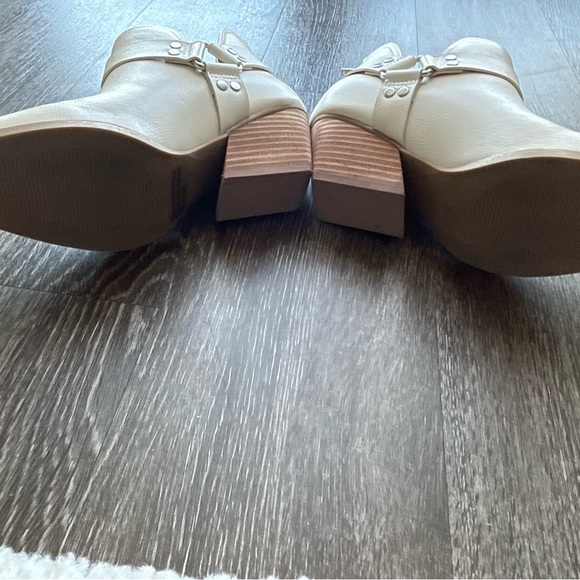 DV Kramer bootie - Picture 3 of 9